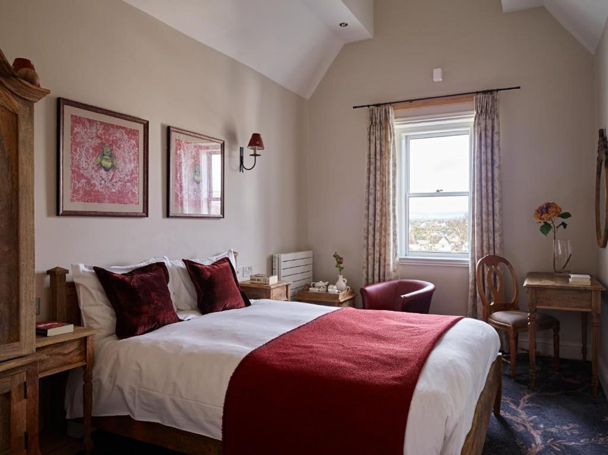 Cotswold Grange Bed & Breakfast Cheltenham Exterior photo A bedroom at the hotel