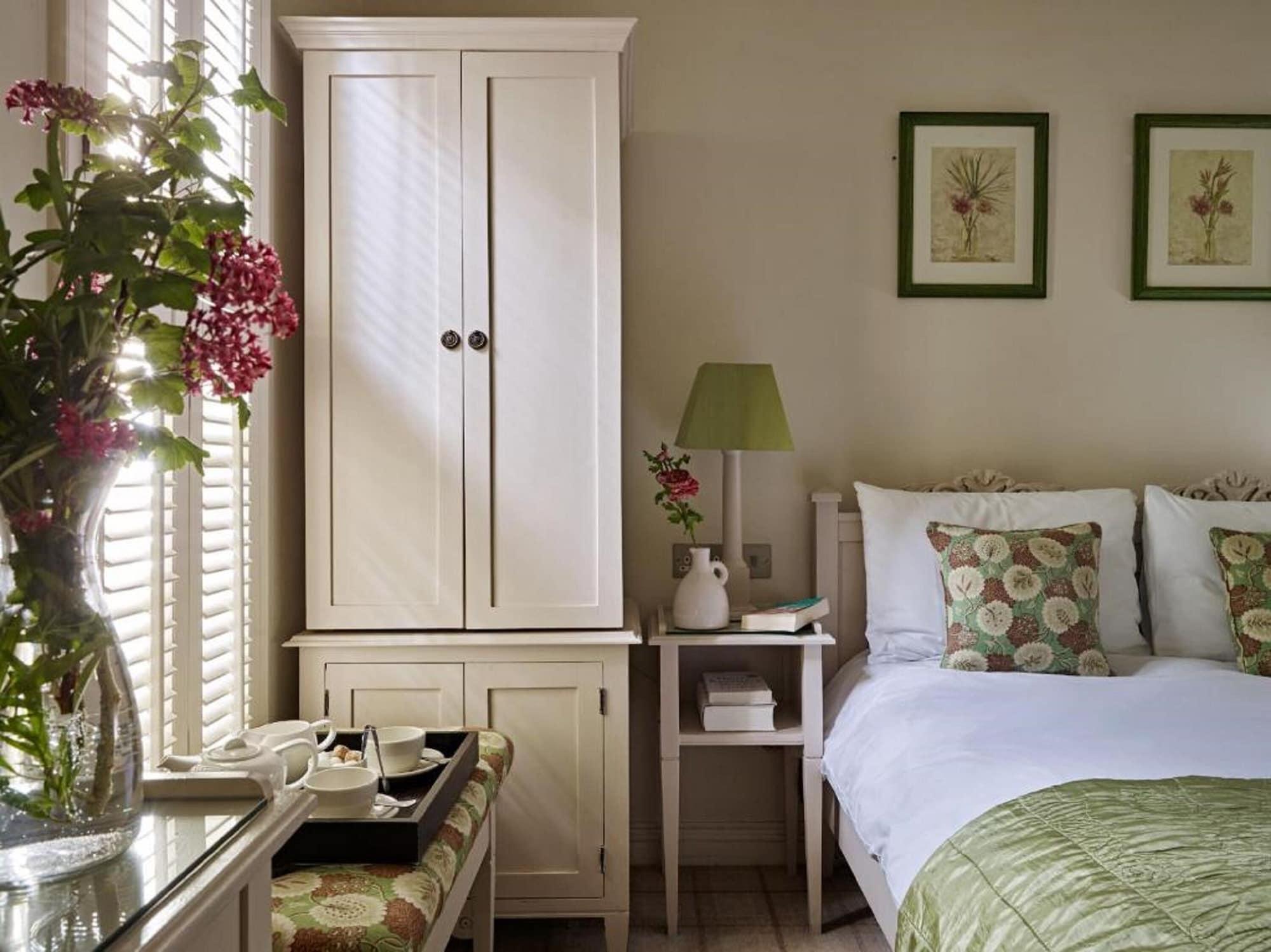 Cotswold Grange Bed & Breakfast Cheltenham Exterior photo A bedroom