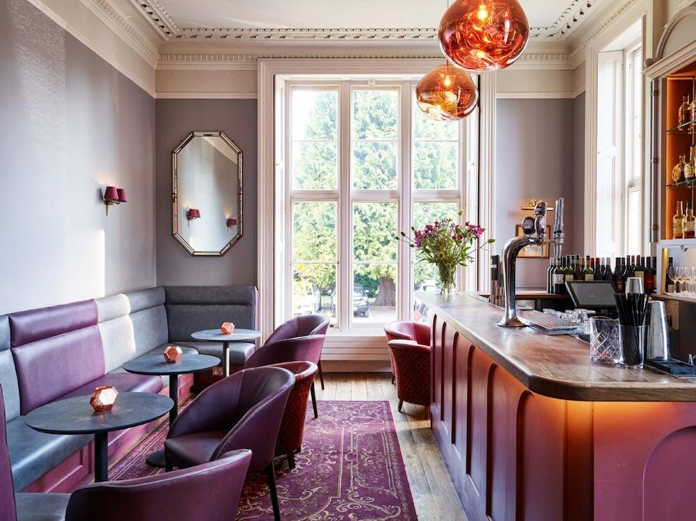 Cotswold Grange Bed & Breakfast Cheltenham Exterior photo The bar at the 2018 refurbishment