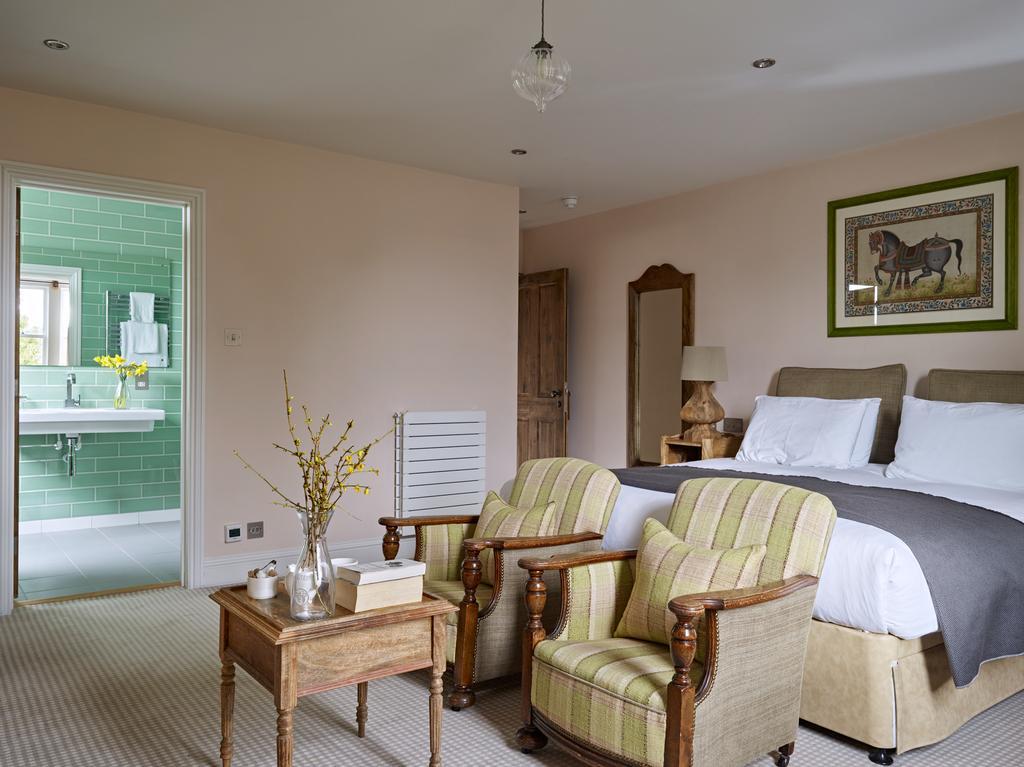 Cotswold Grange Bed & Breakfast Cheltenham Exterior photo A bedroom at the hotel