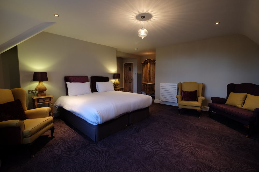 Cotswold Grange Bed & Breakfast Cheltenham Exterior photo A room at the hotel