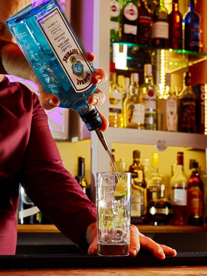 Cotswold Grange Bed & Breakfast Cheltenham Exterior photo A bartender pouring a bottle of Blue Curaçao liqueur