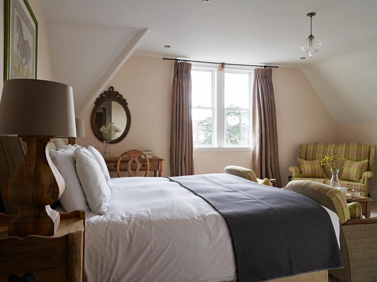 Cotswold Grange Bed & Breakfast Cheltenham Exterior photo A bedroom at The Pig